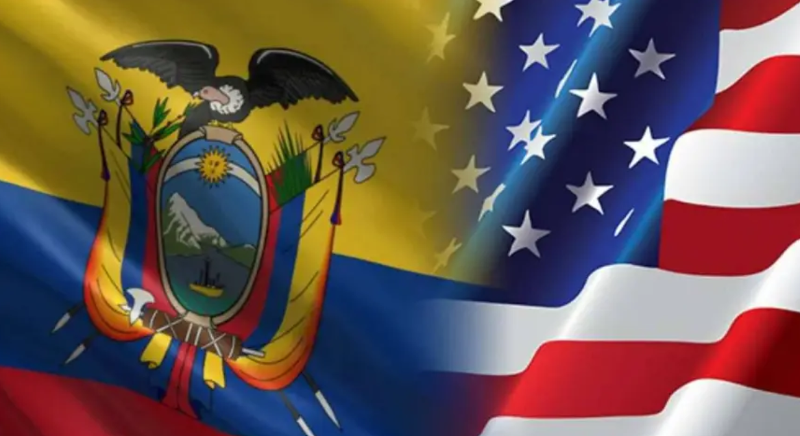 Imagen de la bandera de ecuador y eeuu uniendose en una sola, haciendo notar el enlazado de los consulados ecuatorianos en territorio estadounidense.