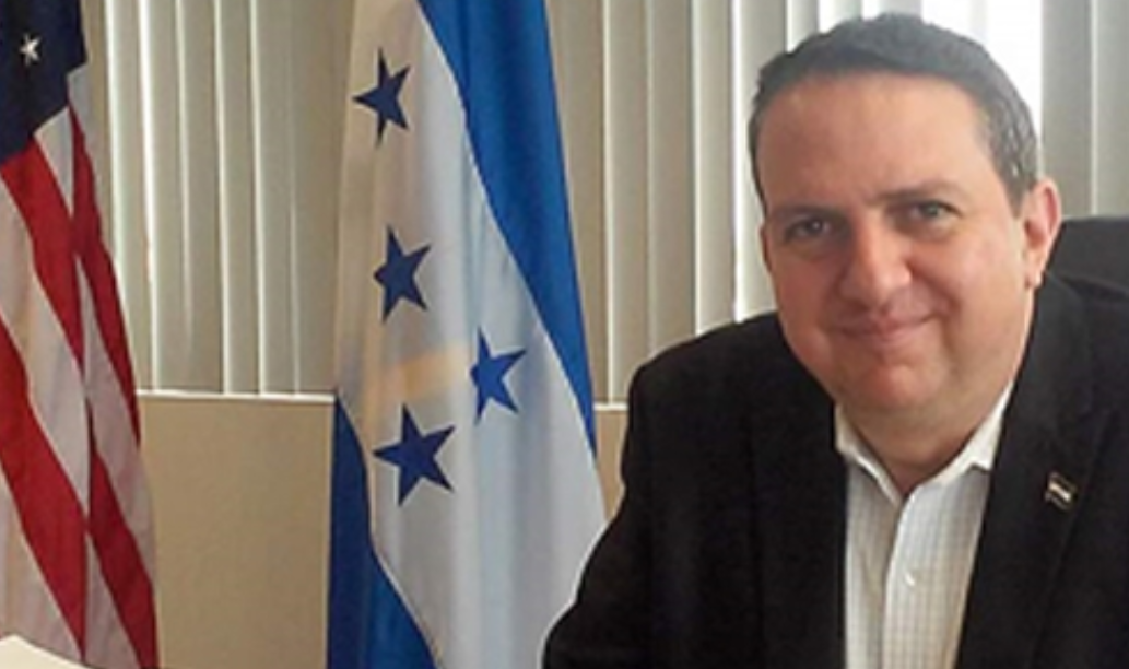 Cónsul de Honduras en Miami. Gerardo Simón