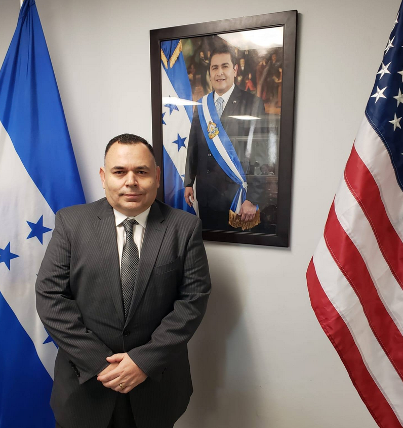 Cónsul de Honduras en Chicago.Doctor Gonzálo Rafael Chávez